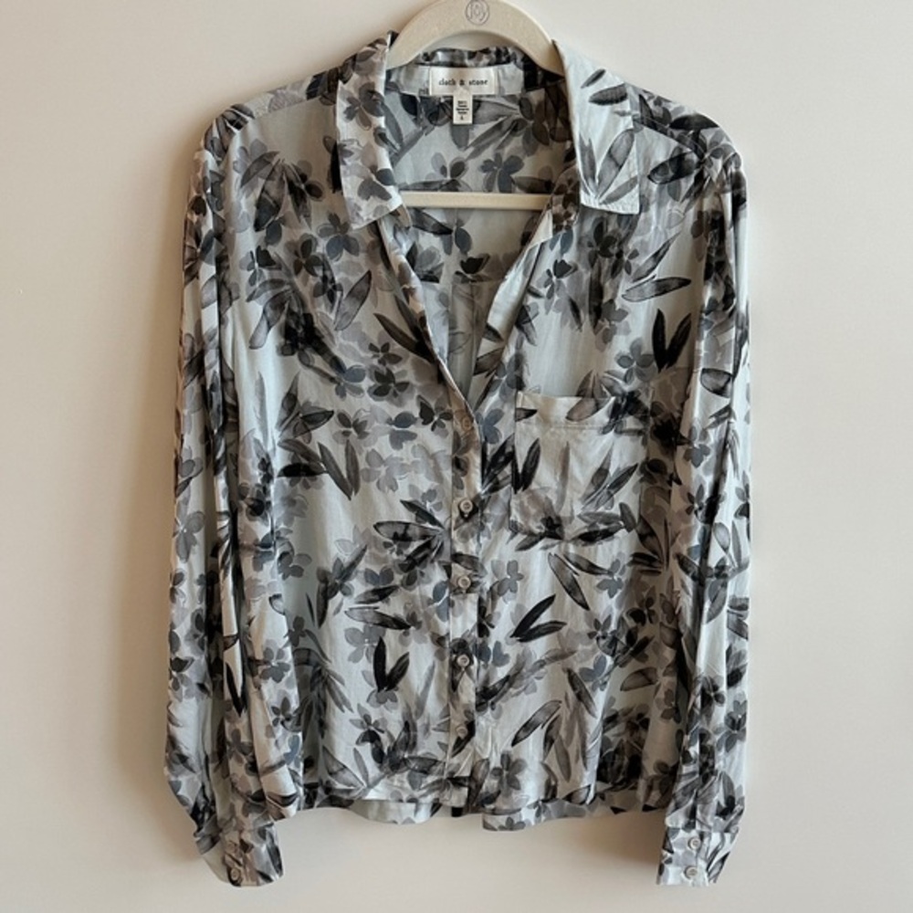 Cloth & Stone Gray Floral Button-Up Blouse